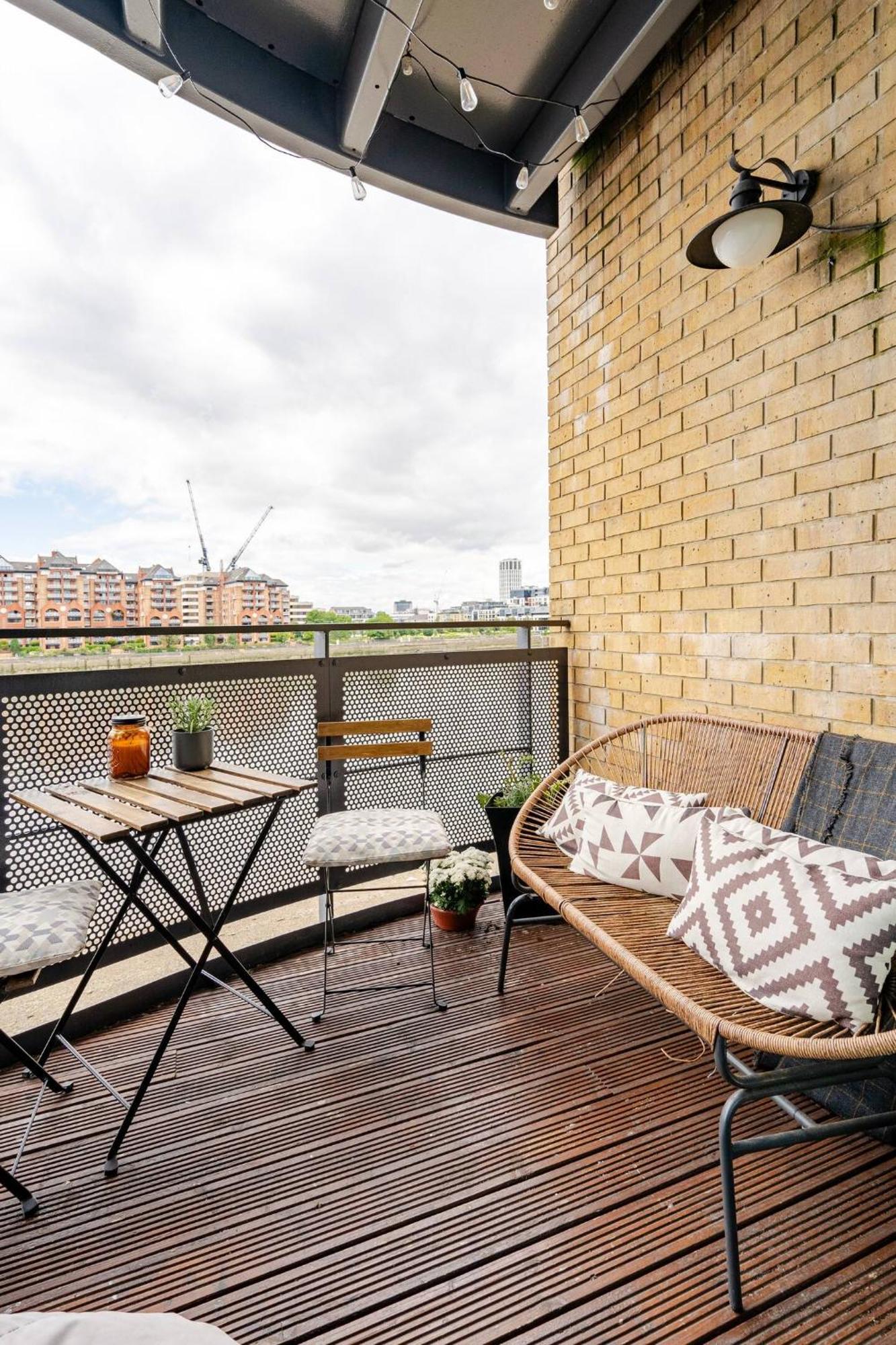 Stunning 2 Bed Riverside Flat Apartment London Exterior photo